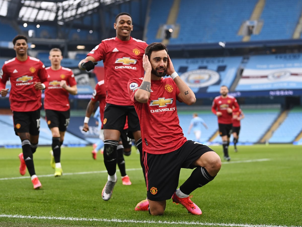 Manchester United catch City cold as Fernandes and Shaw end winning run |  Premier League | The Guardian