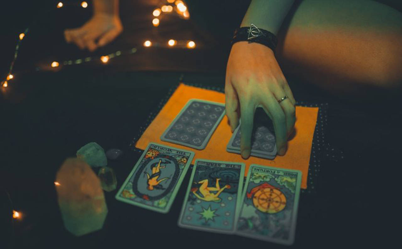 Free Psychic Reading Online: Best Psychics Can Help With Questions About  Love, Career and Life | Juneau Empire